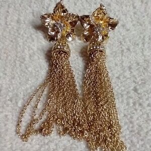 Long goldtone crystal flower 🌻🌹 floral dangle chain earrings
